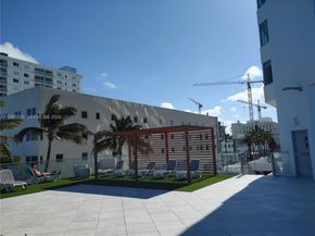 7135 Collins Ave 525, Miami Beach FL 33141