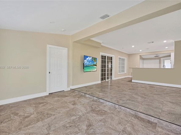 818 NE 3rd St, Hallandale Beach FL 33009