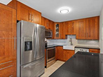 1623 Collins Ave