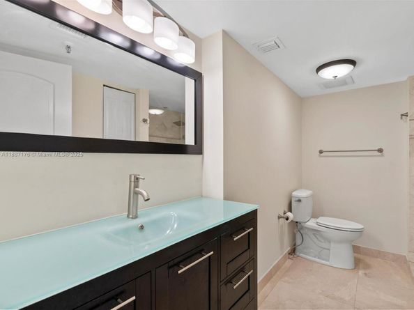 1623 Collins Ave 215, Miami Beach FL 33139