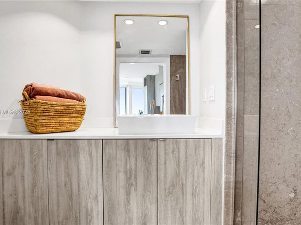 7330 Ocean Ter 20B, Miami Beach FL 33141