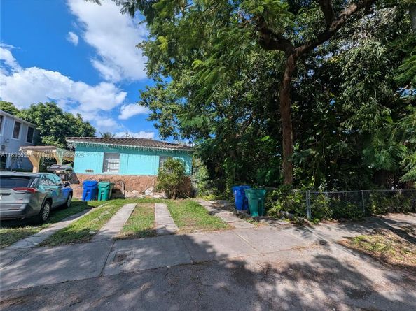1871 NW 18th Ter, Miami FL 33125