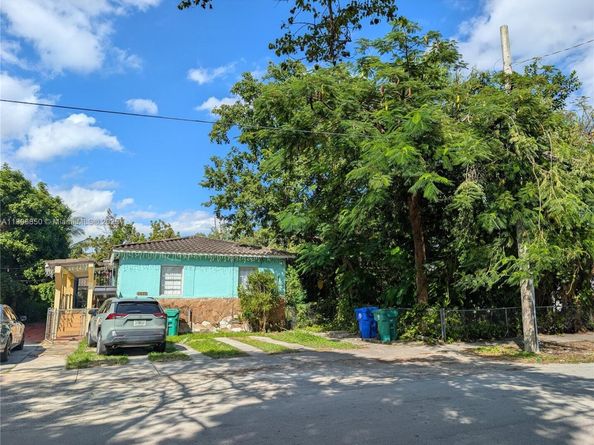 1871 NW 18th Ter, Miami FL 33125