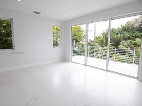 3374 Day ave A, Miami FL 33133