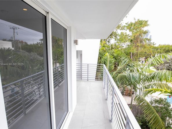 3374 Day ave A, Miami FL 33133