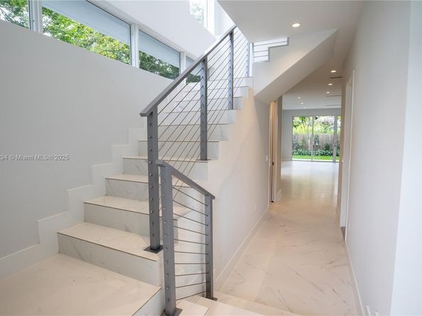 3374 Day ave A, Miami FL 33133