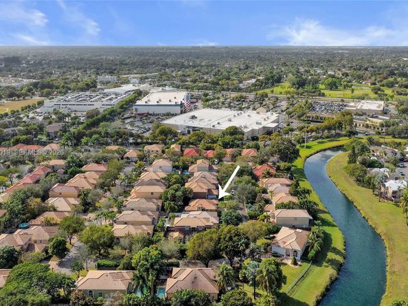 9046 SW 160th Ter, Palmetto Bay FL 33157