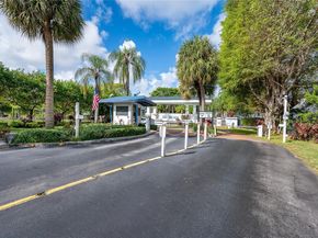 351 NE 211th St, Miami FL 33179