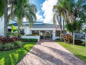 351 NE 211th St, Miami FL 33179