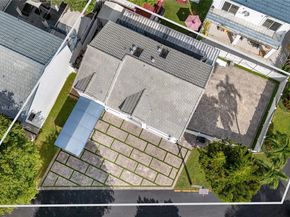 351 NE 211th St, Miami FL 33179