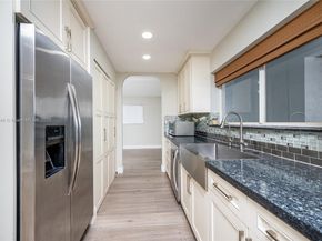 351 NE 211th St, Miami FL 33179