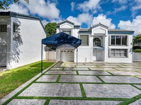 351 NE 211th St, Miami FL 33179