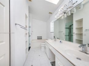 351 NE 211th St, Miami FL 33179