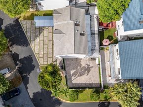 351 NE 211th St, Miami FL 33179