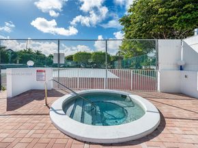 351 NE 211th St, Miami FL 33179