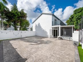 351 NE 211th St, Miami FL 33179