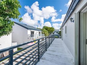 351 NE 211th St, Miami FL 33179