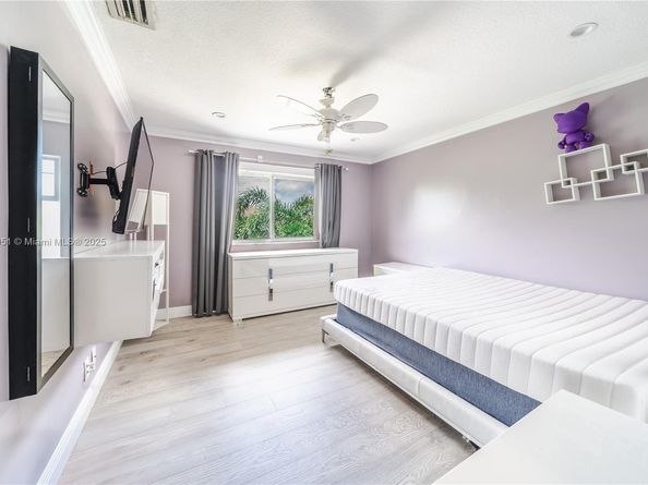 18201 NW 16th St, Pembroke Pines FL 33029