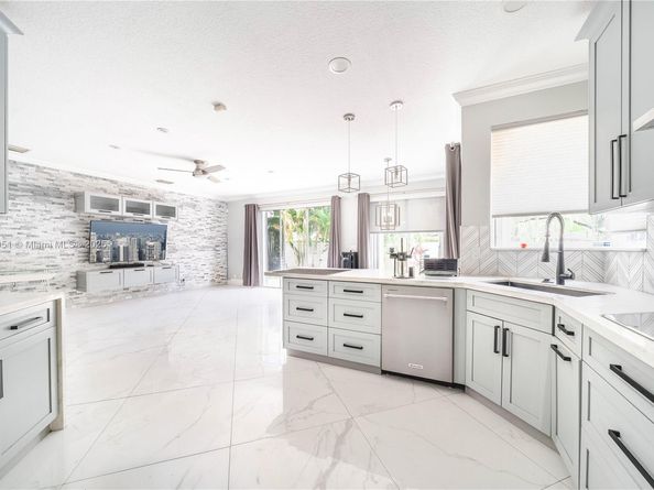18201 NW 16th St, Pembroke Pines FL 33029
