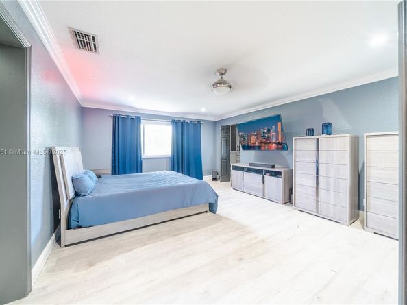 18201 NW 16th St, Pembroke Pines FL 33029