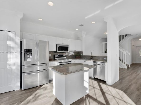 3991 NW 92 Avenue, Sunrise FL 33351