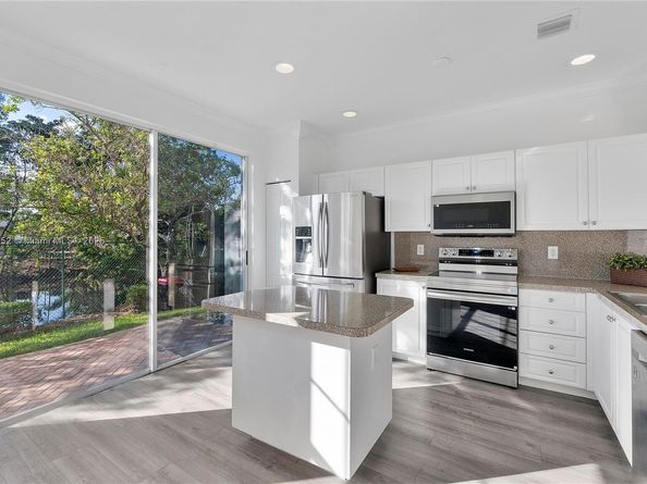 3991 NW 92 Avenue, Sunrise FL 33351