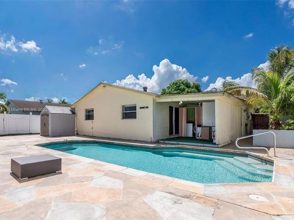 7217 SW 3rd Ct, North Lauderdale FL 33068