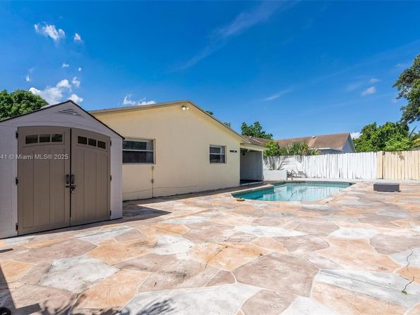 7217 SW 3rd Ct, North Lauderdale FL 33068