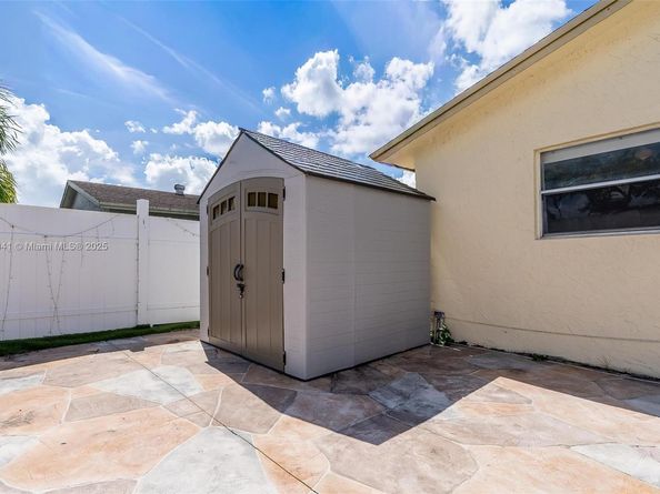 7217 SW 3rd Ct, North Lauderdale FL 33068