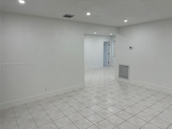 2400 N 57th Way, Hollywood FL 33021
