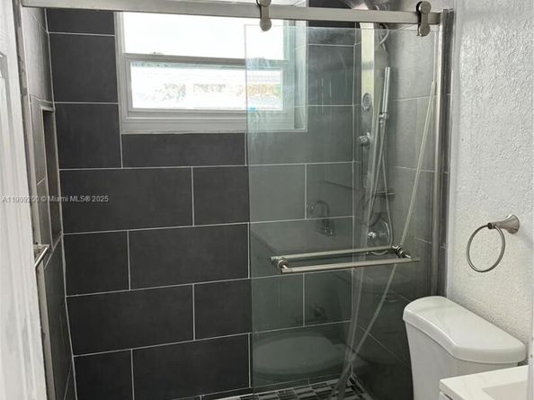 2400 N 57th Way, Hollywood FL 33021