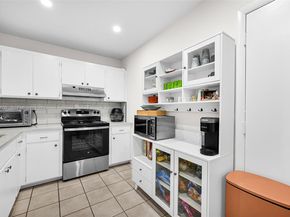 4020 N Hills Dr 29, Hollywood FL 33021