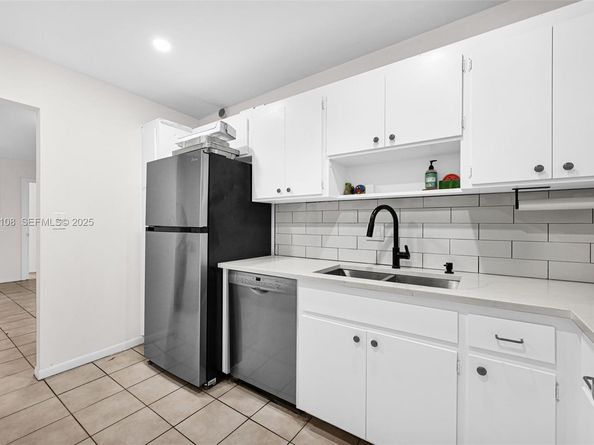 4020 N Hills Dr 29, Hollywood FL 33021