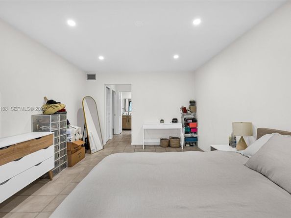 4020 N Hills Dr 29, Hollywood FL 33021