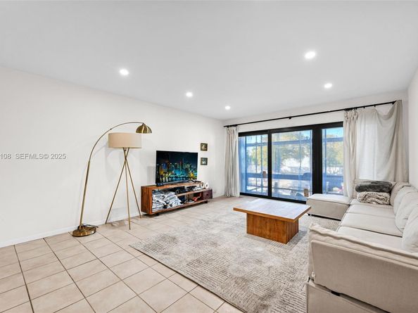 4020 N Hills Dr 29, Hollywood FL 33021