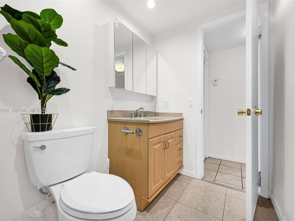 4020 N Hills Dr 29, Hollywood FL 33021