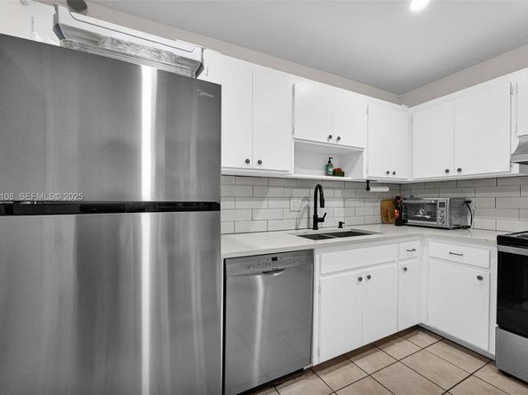 4020 N Hills Dr 29, Hollywood FL 33021