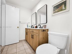 4020 N Hills Dr 29, Hollywood FL 33021