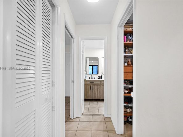 4020 N Hills Dr 29, Hollywood FL 33021