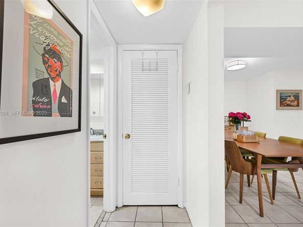 4020 N Hills Dr 29, Hollywood FL 33021