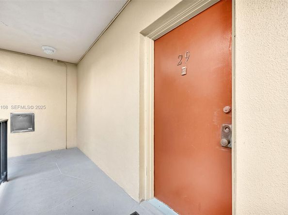 4020 N Hills Dr 29, Hollywood FL 33021