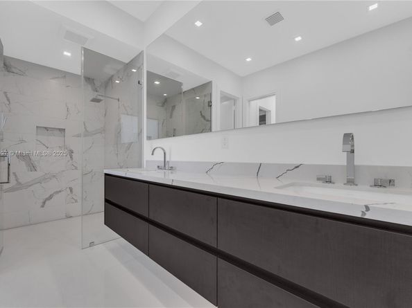 3205 Leigh Rd, Pompano Beach FL 33062