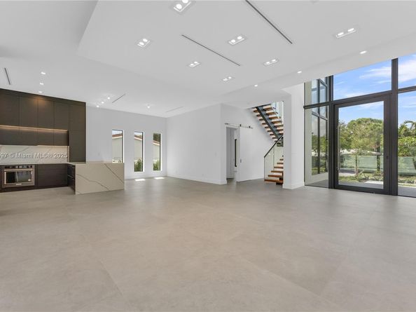 3205 Leigh Rd, Pompano Beach FL 33062