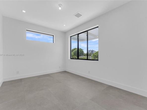 3205 Leigh Rd, Pompano Beach FL 33062