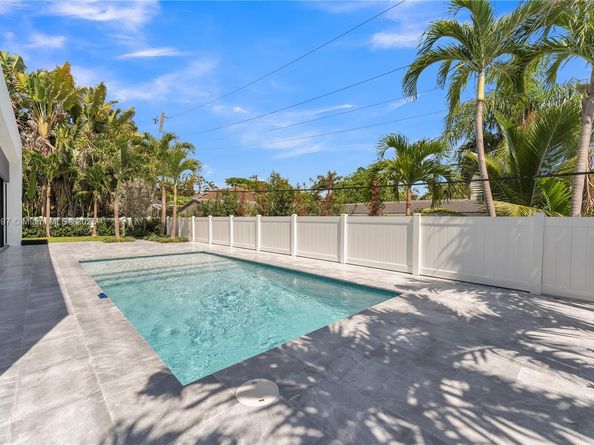 3205 Leigh Rd, Pompano Beach FL 33062