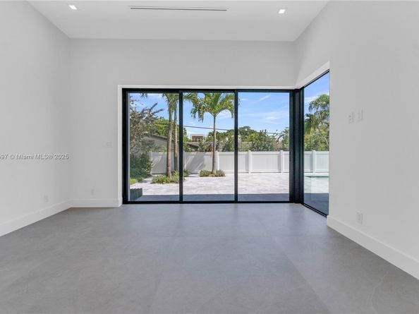 3205 Leigh Rd, Pompano Beach FL 33062