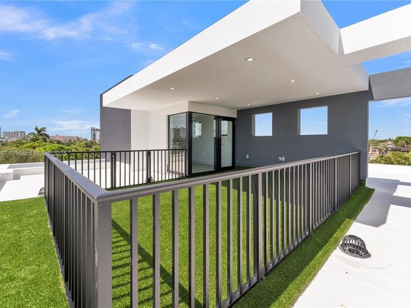 3205 Leigh Rd, Pompano Beach FL 33062