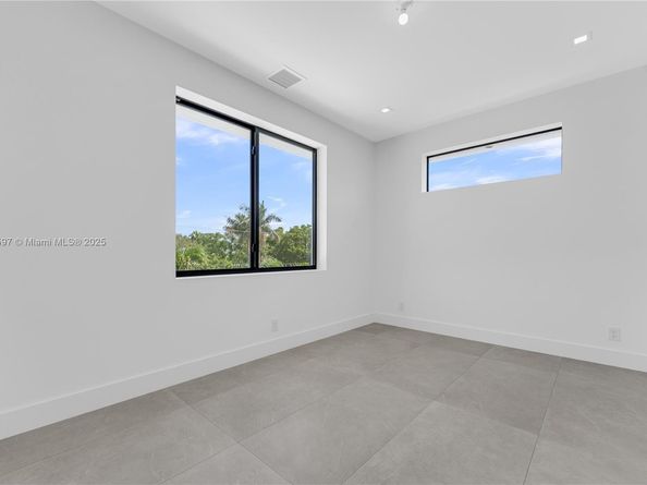 3205 Leigh Rd, Pompano Beach FL 33062