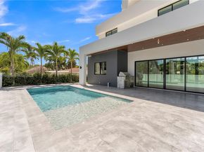 3205 Leigh Rd, Pompano Beach FL 33062