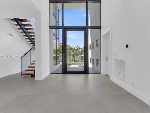 3205 Leigh Rd, Pompano Beach FL 33062